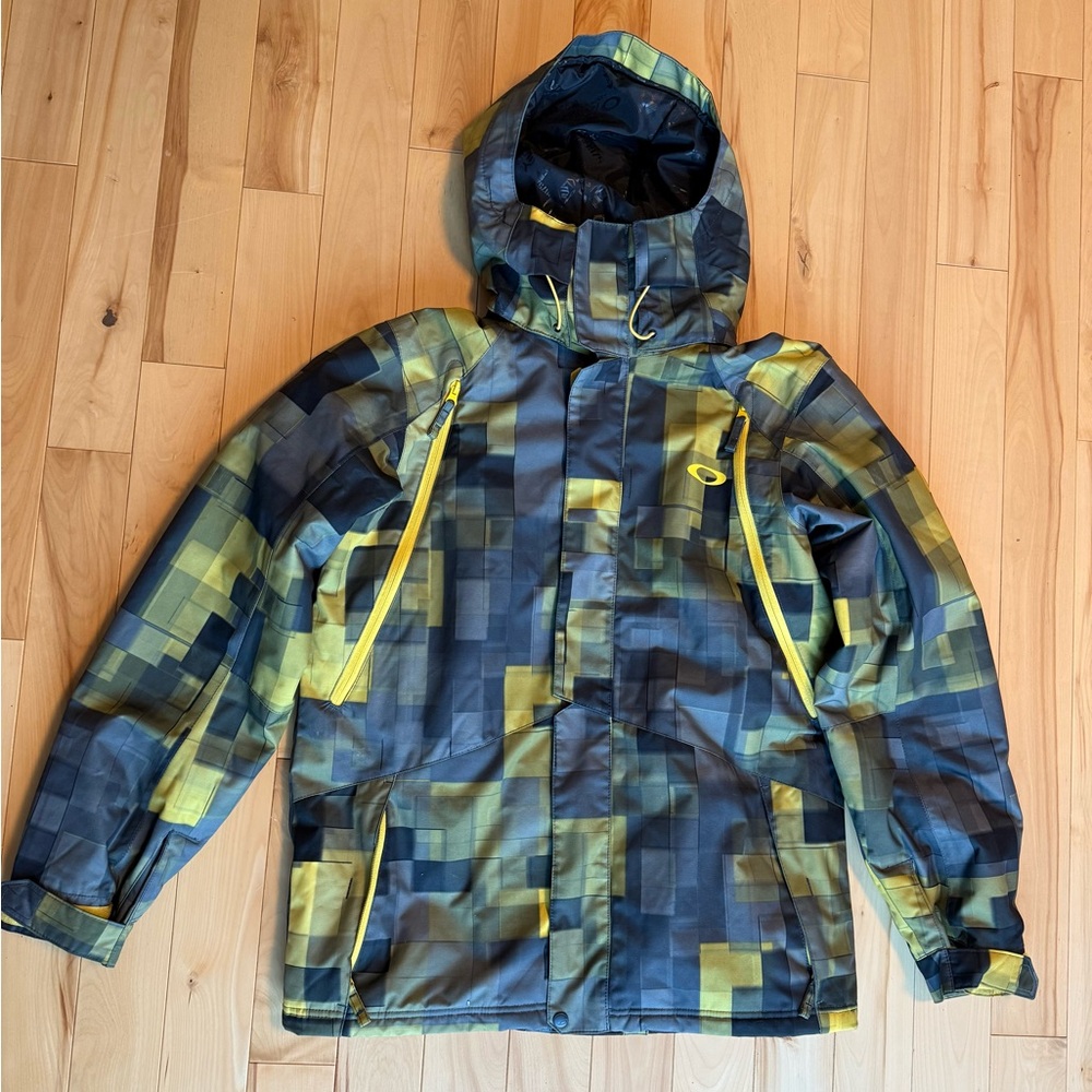 Oakley ski jacket. Size small